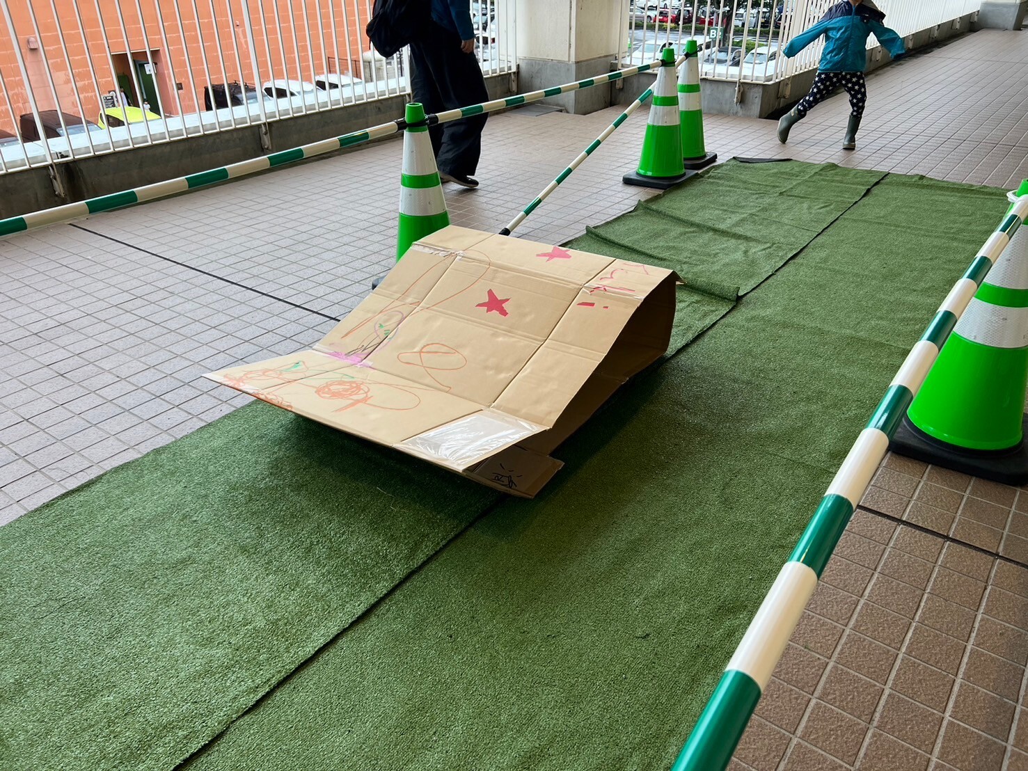 おやまアクション_段ボールキャタピラーを作って遊ぼう！
